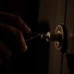 jak otworzyć drzwi bez kluczyka