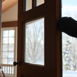 Jak uszczelnić drzwi wejściowe – poradnik na zimę i hałas jak uszczelnić drzwi wejściowe