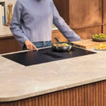 Uciążliwe zabrudzenia na płycie? Wybierz elegancką płytę indukcyjną SaphirMatt® — trwałą, odporną i łatwą w czyszczeniu